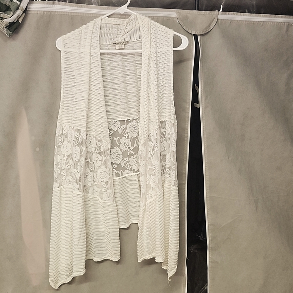 Mod'land size  2XL white lace vest